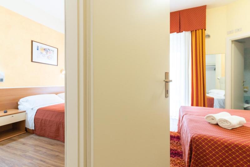 Hotel Dusseldorf - image 26