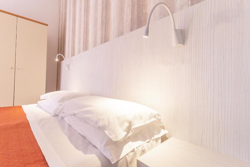 Hotel Dusseldorf - image 46