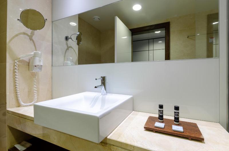 Double or Twin Room image 2