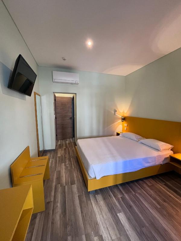 Budget Double Room image 3
