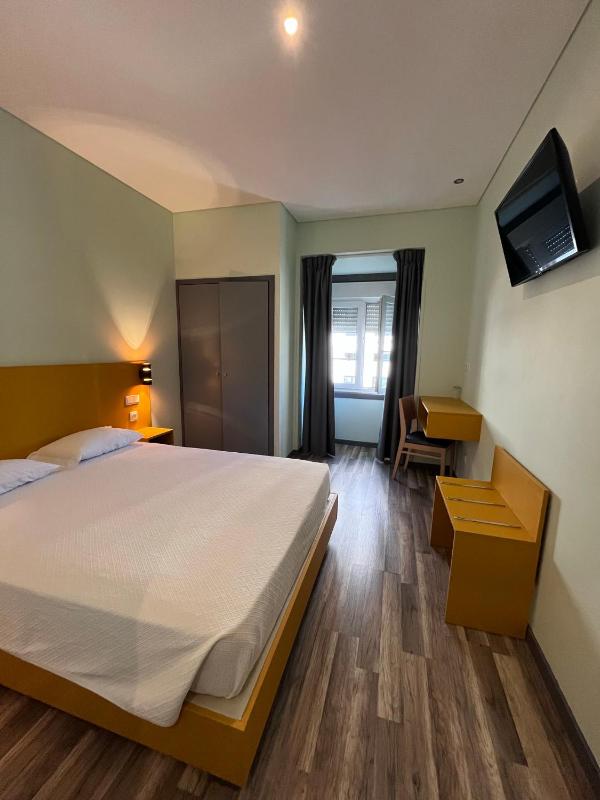 Budget Double Room image 4