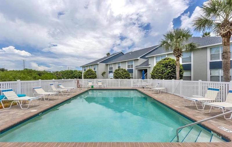 Kiawah Bay 103 Gorgeous Condo In A Riverfront Community With Steps To The Ocean! - image 1
