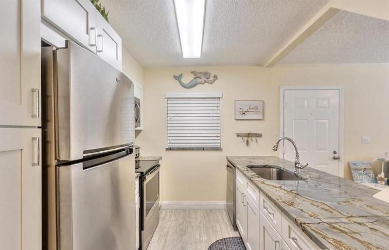 Kiawah Bay 103 Gorgeous Condo In A Riverfront Community With Steps To The Ocean! - image 2
