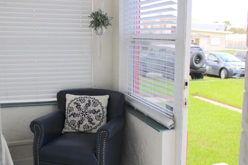 Cozy Beachside Cottage Studio - image 16