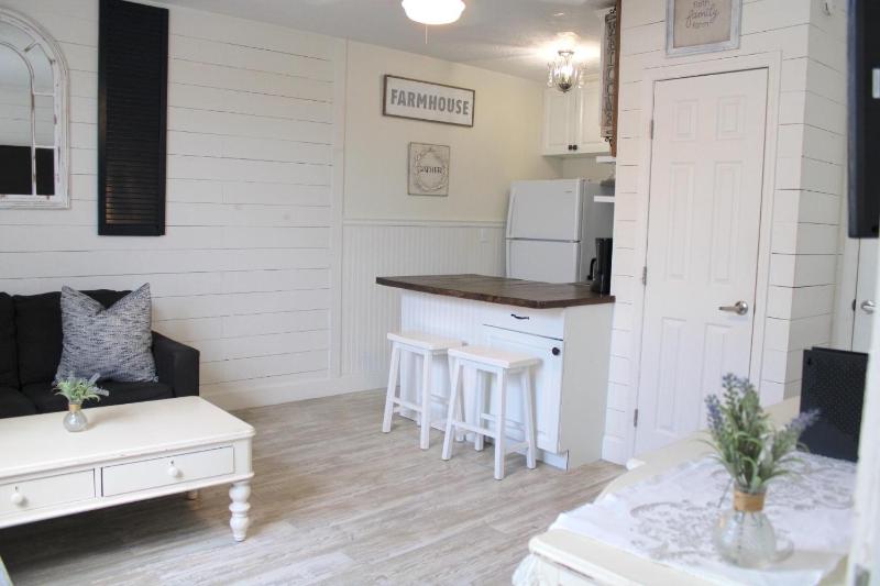 Cozy Beachside Cottage Studio - image 9