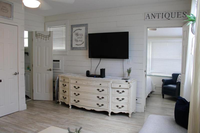 Cozy Beachside Cottage Studio - image 7