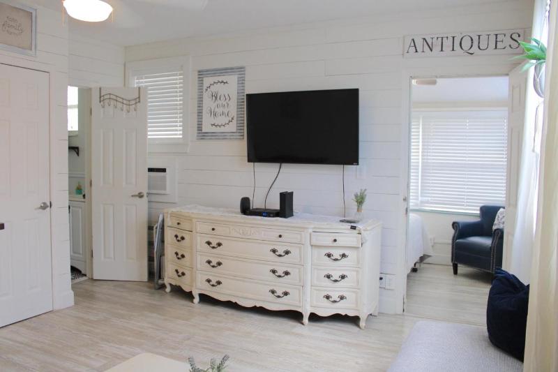 Cozy Beachside Cottage Studio - image 3