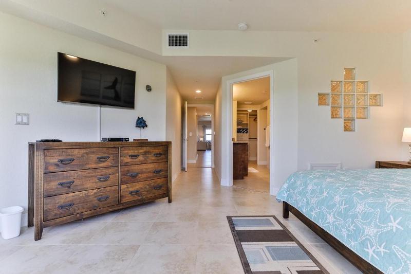 Immaculate Oceanview Oceanwalk 32 Condo! 19-307 - image 10