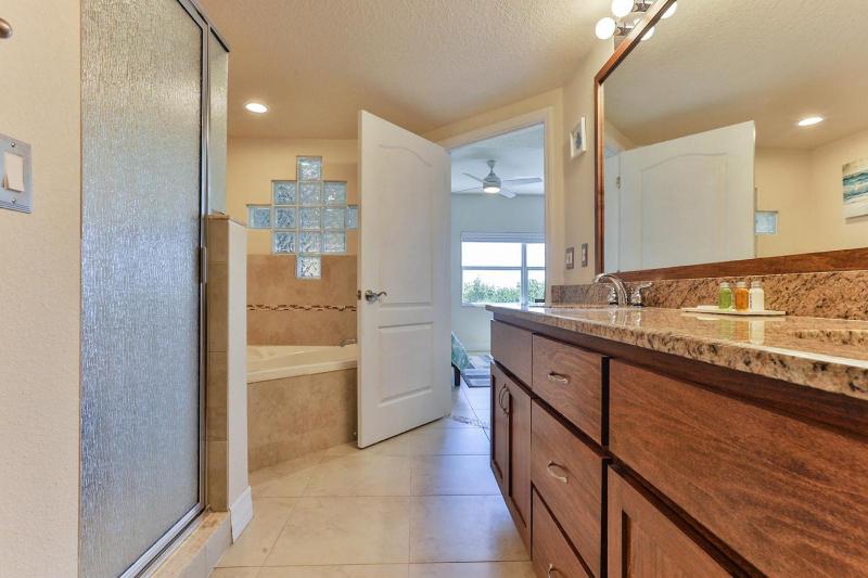 Immaculate Oceanview Oceanwalk 32 Condo! 19-307 - image 40