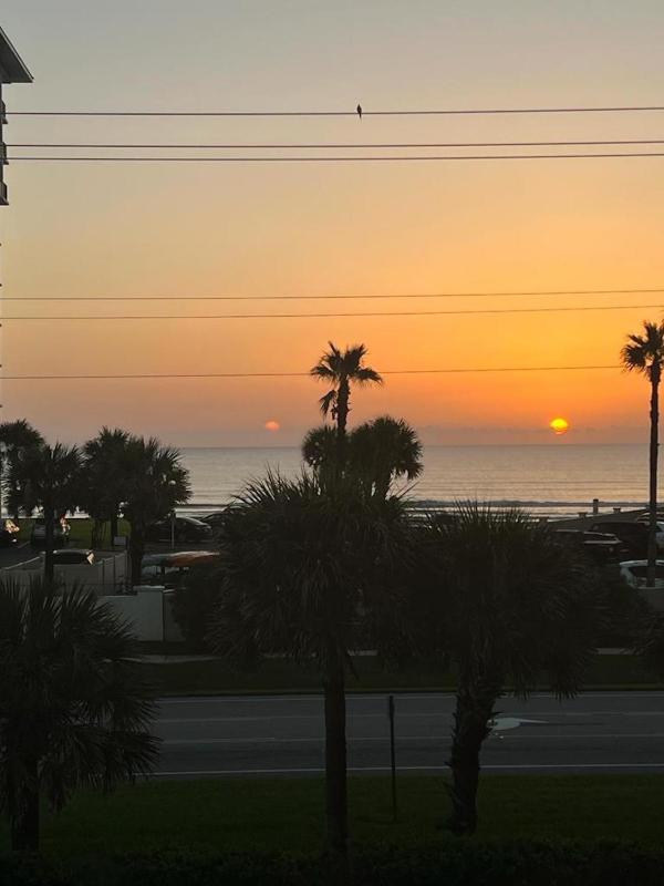 Immaculate Oceanview Oceanwalk 32 Condo! 19-307 - image 9