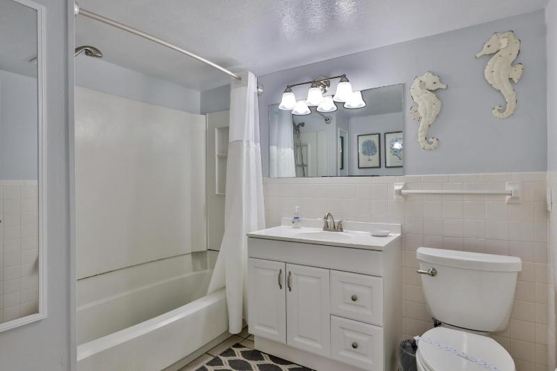 Coastal Waters 214 2Nd Floor 1 Bedroom Ocean View Condo - image 21