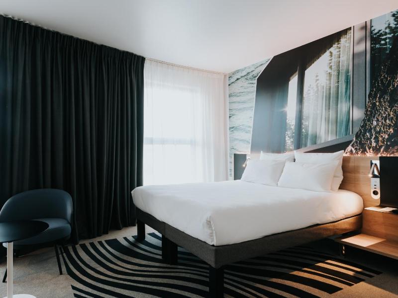 Two Connecting Rooms with large double bed (2 adults & 2 children) image 2
