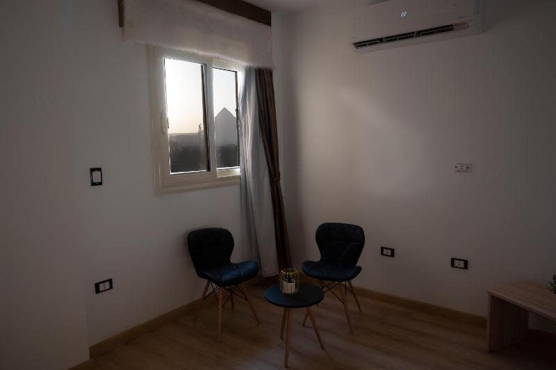  Deluxe Quadruple Room with Pyramid View image 1