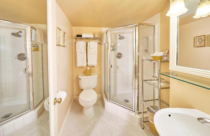 Queen Room image 2
