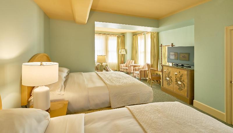 Queen Room with Two Queen Beds image 4