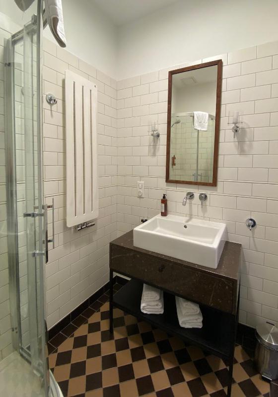 Studio with Kitchenette image 4
