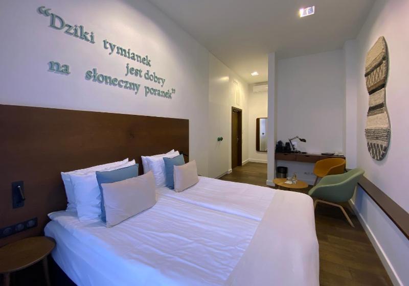 Double or Twin Room image 4