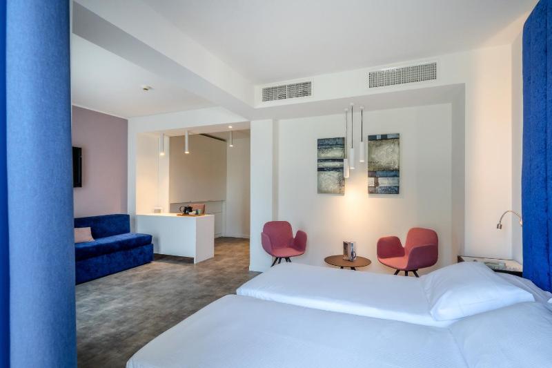 Junior Suite image 2