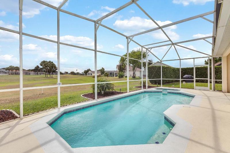 4 bedrooms pool and spa home on golf course Fairways Estates Images