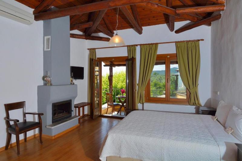 Double Room with Sea View image 3