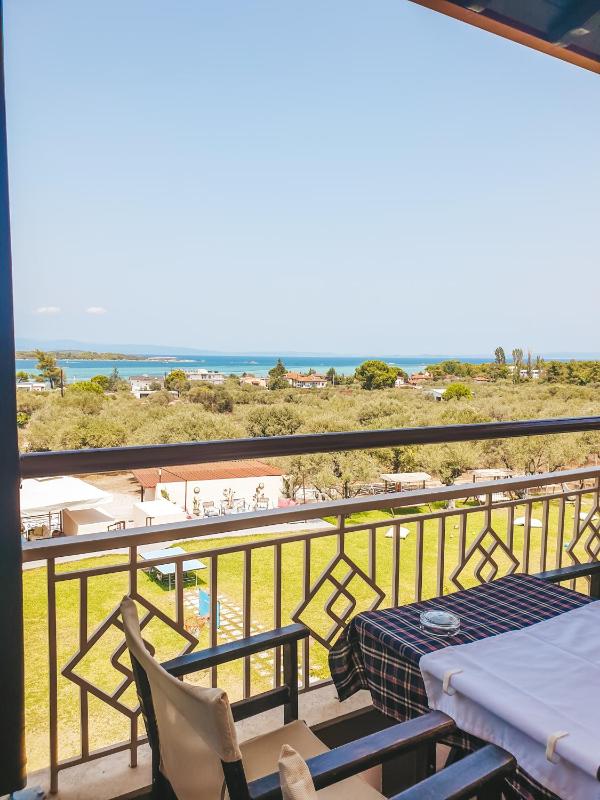 One-Bedroom Apartment with Sea View image 3