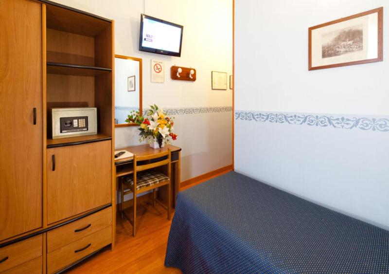 Single Room image 4