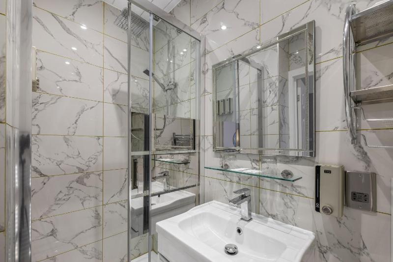 Deluxe Double Room image 2