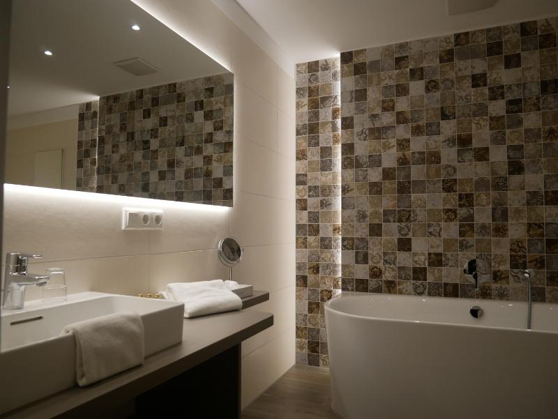 Deluxe Double Room image 2