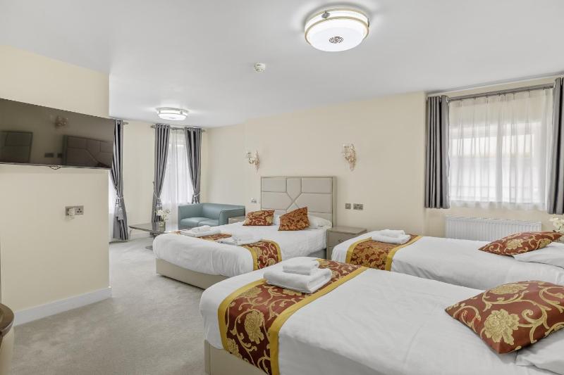 Deluxe Family Room image 1