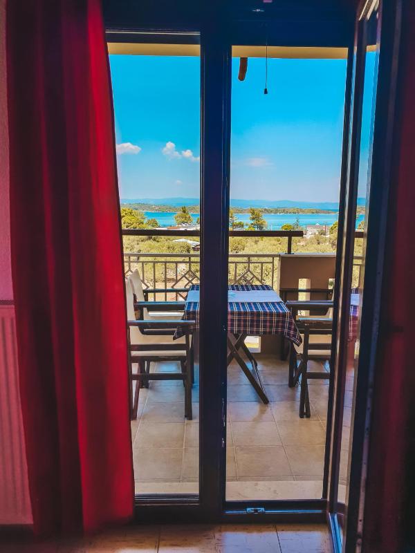 One-Bedroom Apartment with Sea View image 4