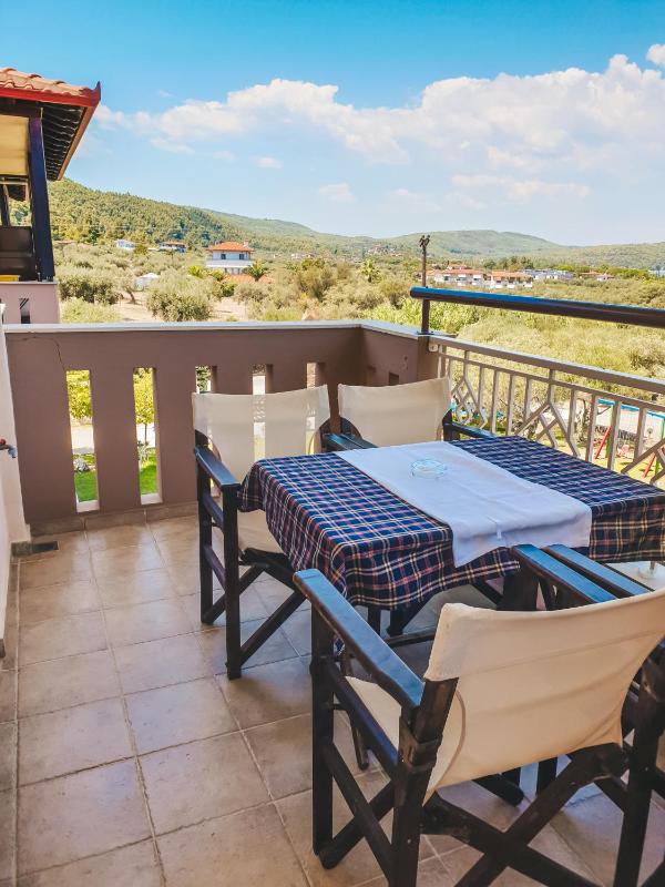 One-Bedroom Apartment with Sea View image 2