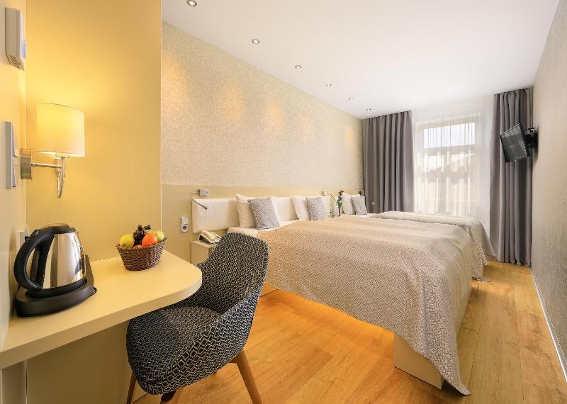 Deluxe Triple Room image 1