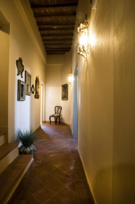 Queen Room with Balcony image 2