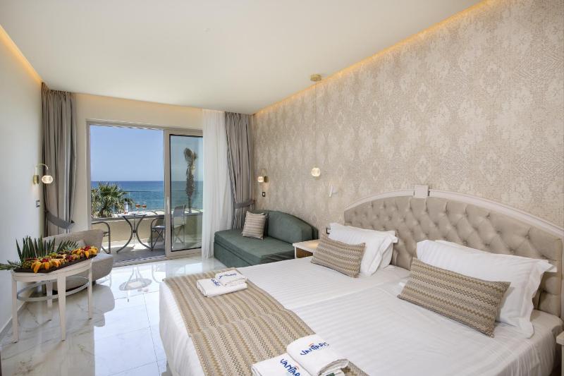 Sea front double room  image 1