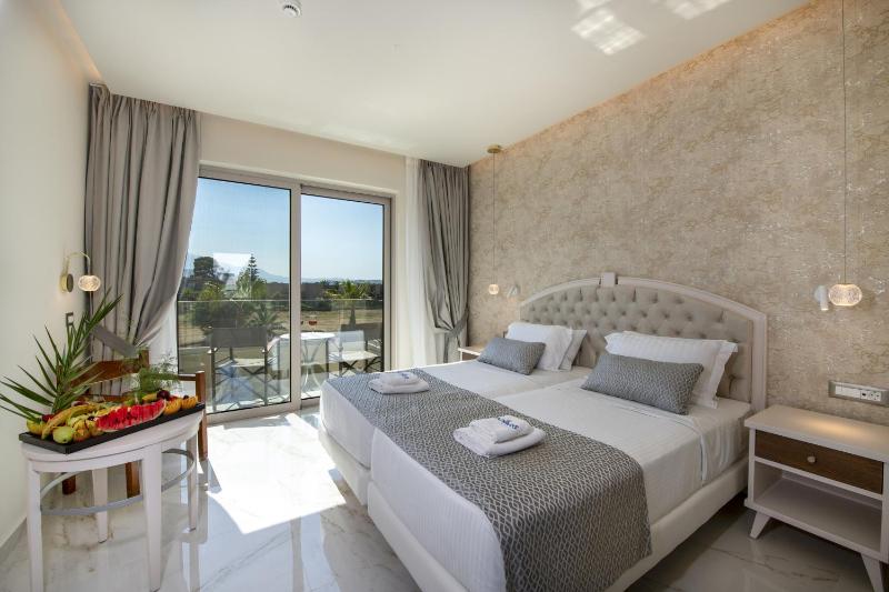 Double or Twin Room image 4