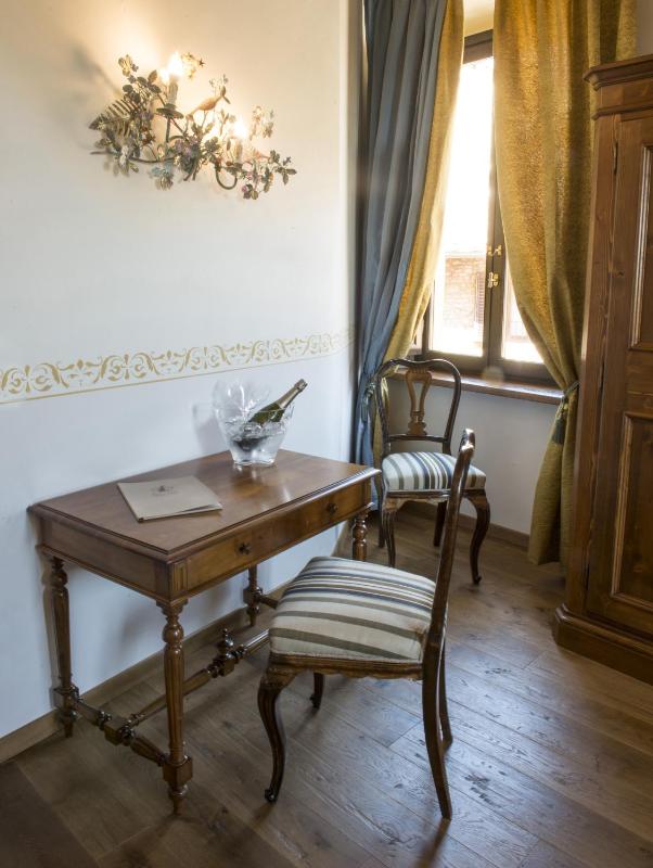 Deluxe Triple Room image 3