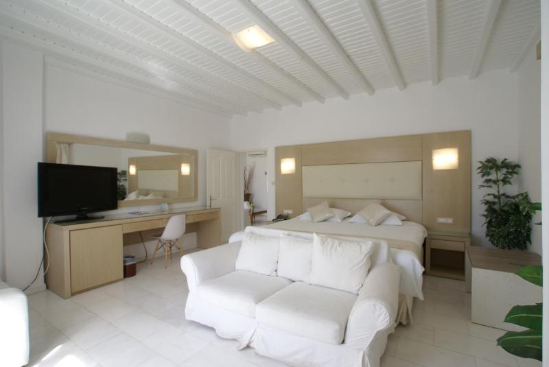 King Suite with Balcony image 2