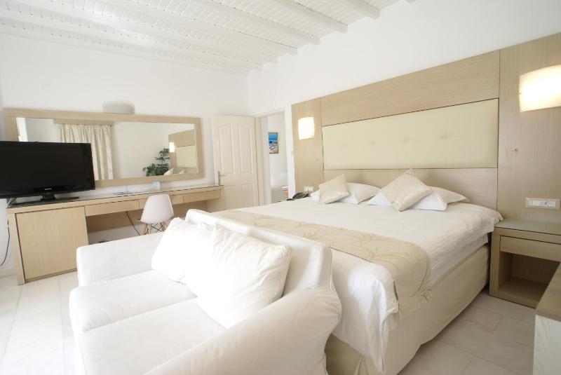 King Suite with Balcony image 3