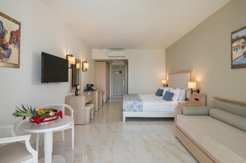 Junior Suite with Private Pool image 3