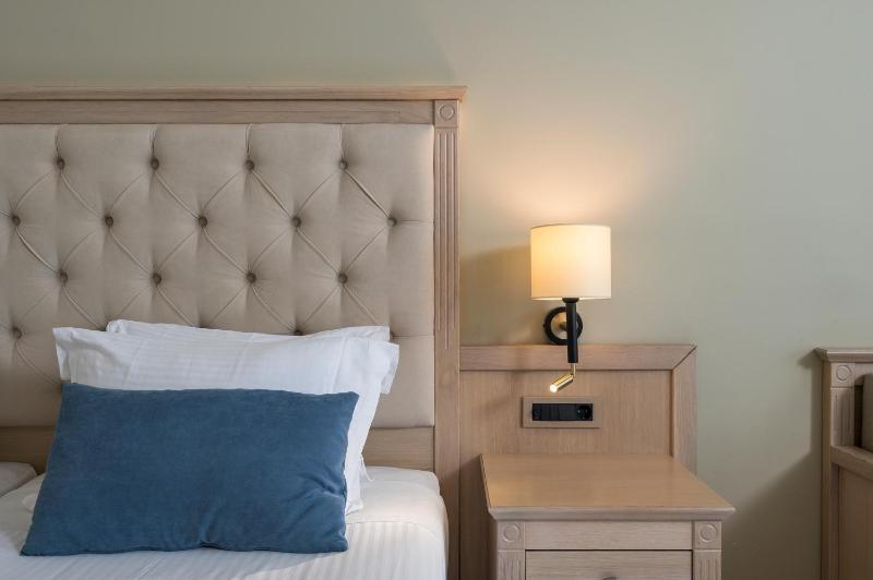 Junior Suite with Private Pool image 2