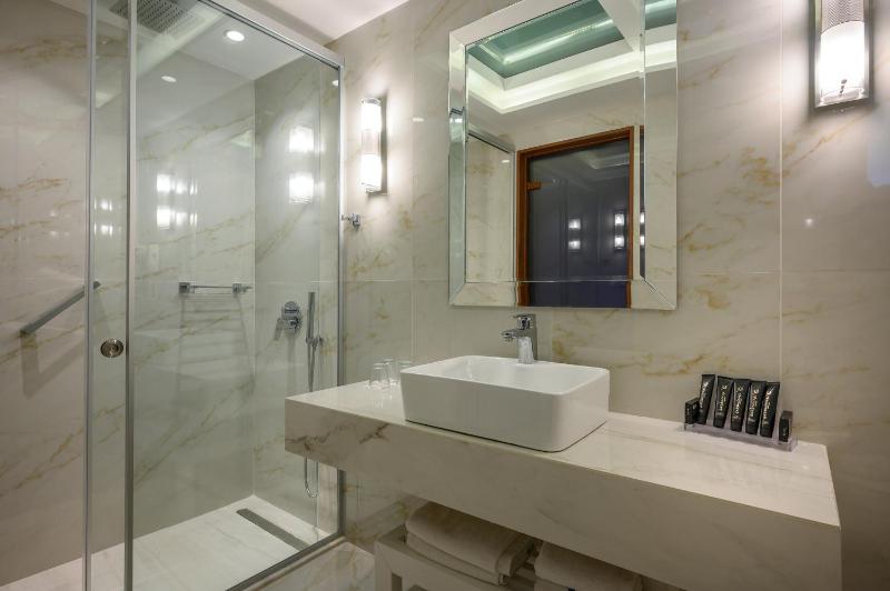 Junior Suite with Sea View image 4