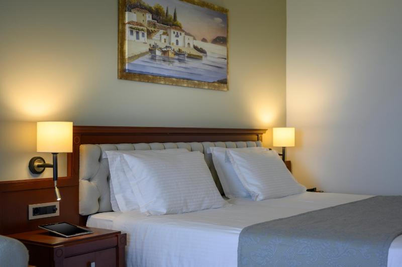 Twin Room with Sea View image 2