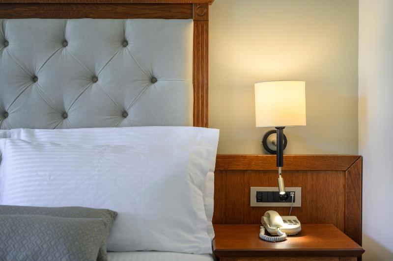 Economy Twin Room image 2