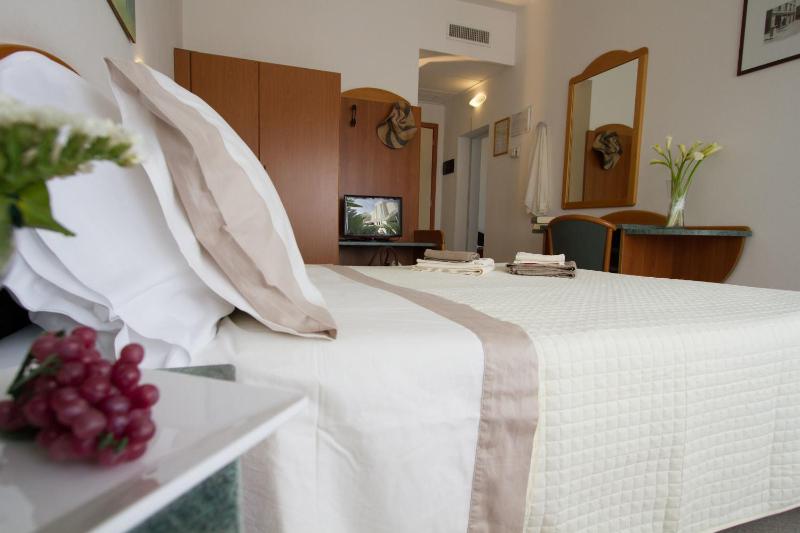 Junior Suite (4 Adults) image 4