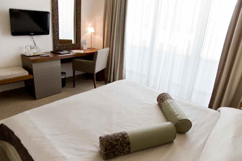 Double Room image 3