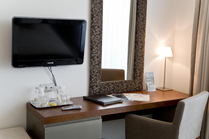 Standard Double Room with Sea View without Spa Access image 3