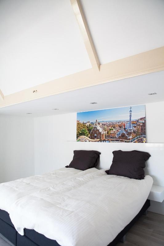 Twin Room with Private External Bathroom image 4
