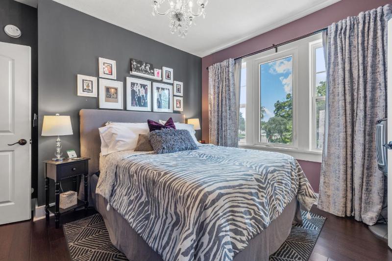 Queen Room image 1