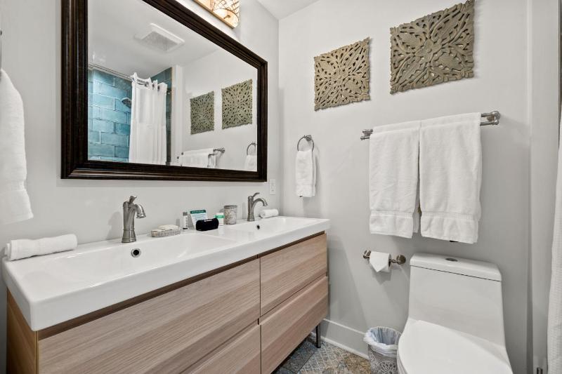 King Suite with Pool View image 3