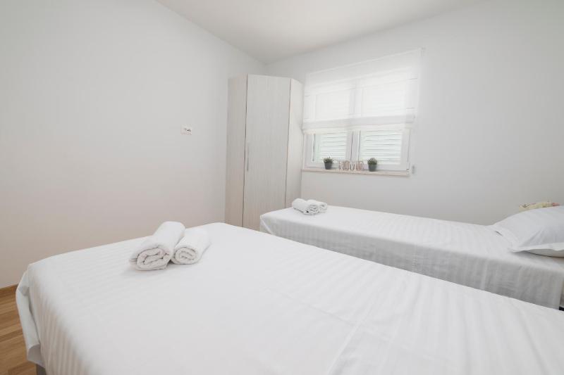 LuSi Apartman Makarska - image 23